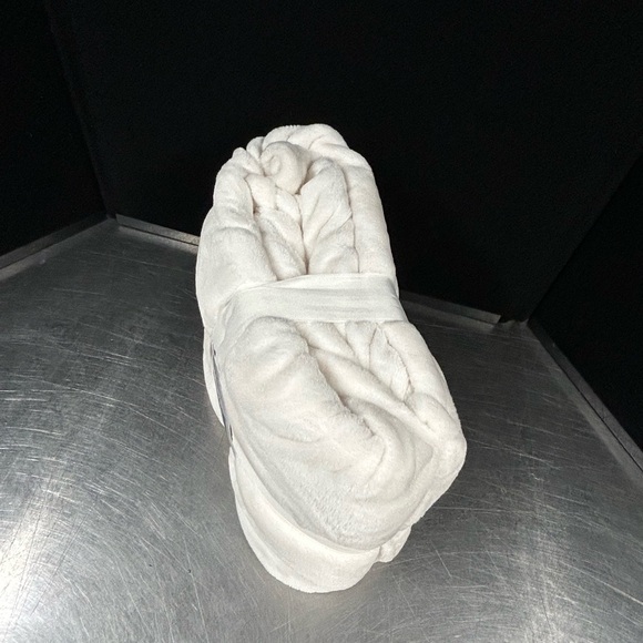 The Big One Plush Blanket Twin - Picture 4 of 7